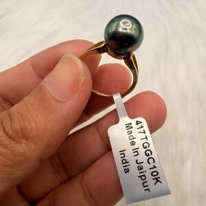 Gold Ring with Black Tahitian Pearl